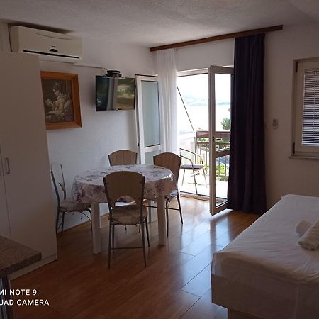 Apartments Mihovil Omiš Chambre photo